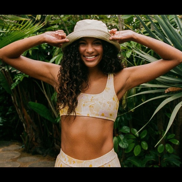 Billabong make you mine tank bikini top size medium/10 yellow fade NWT - Picture 2 of 6